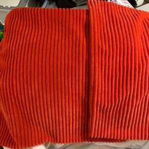 2 red zip pillow case